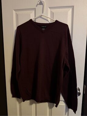 George Men's V-Neck Sweater in Deep Wine